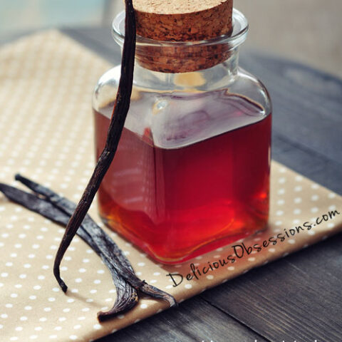 How to Make Your Own Homemade Vanilla Extract // deliciousobsessions.com #DIY #realfood #vanilla #baking