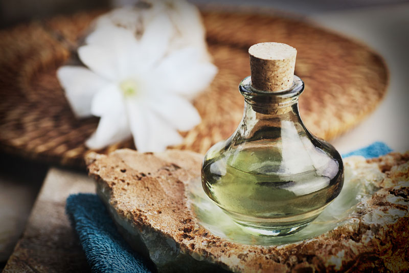 Is Your Perfume Poisoning You? (and some non-toxic DIY recipes!)