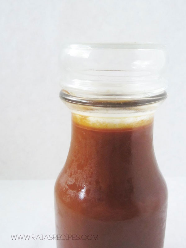 Raw Blender BBQ Sauce (gluten, grain, dairy free) // deliciousobsessions.com