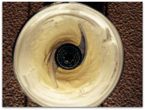 Lightweight, Non-Greasy Homemade Lotion Recipe: Perfect for Summer! // deliciousobsessions.com #diy #lotion #summer #coconutoil