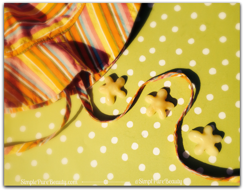 Lightweight, Non-Greasy Homemade Lotion Recipe: Perfect for Summer! // deliciousobsessions.com #diy #lotionbar #summer #coconutoil