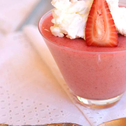 Strawberry Clouds Dessert // deliciousobsessions.com