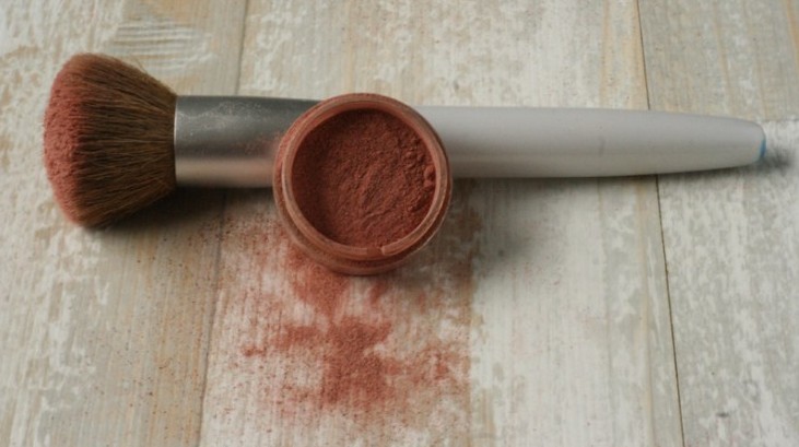 All Natural DIY Blush: Customizable To Your Skin Tone // DeliciousObsessions.com
