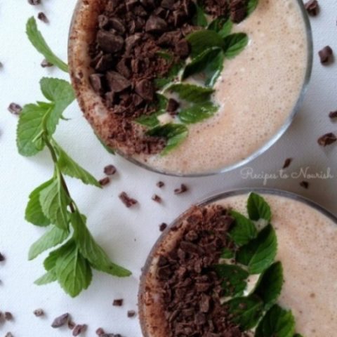 Superfood Chocolate Mint Smoothie // deliciousobsessions.com