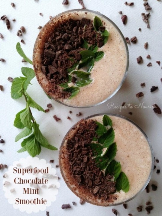 Superfood Chocolate Mint Smoothie // deliciousobsessions.com