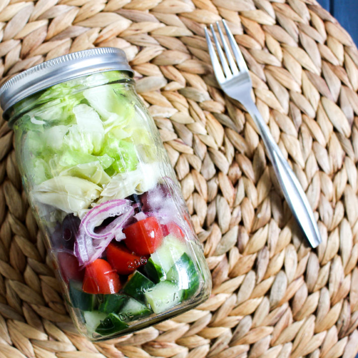 Easy Mason Jar Greek Salad Recipe :: Gluten-Free, Grain-Free, Dairy-Free // deliciousobsessions.com