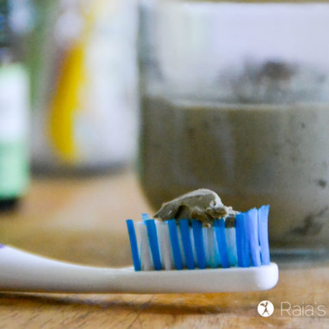 Looking for an affordable, non-toxic way to brush your teeth? Give this easy, DIY, Non-Toxic Toothpaste a try! DeliciousObsessions.com