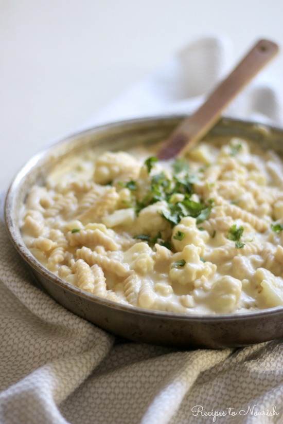 Easy One Pot Cauliflower Mac and Cheese // deliciousobsessions.com