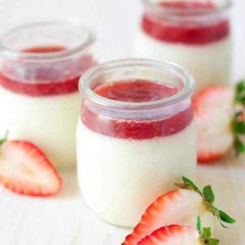 10-Minute Strawberry Panna Cotta // DeliciousObsessions.com