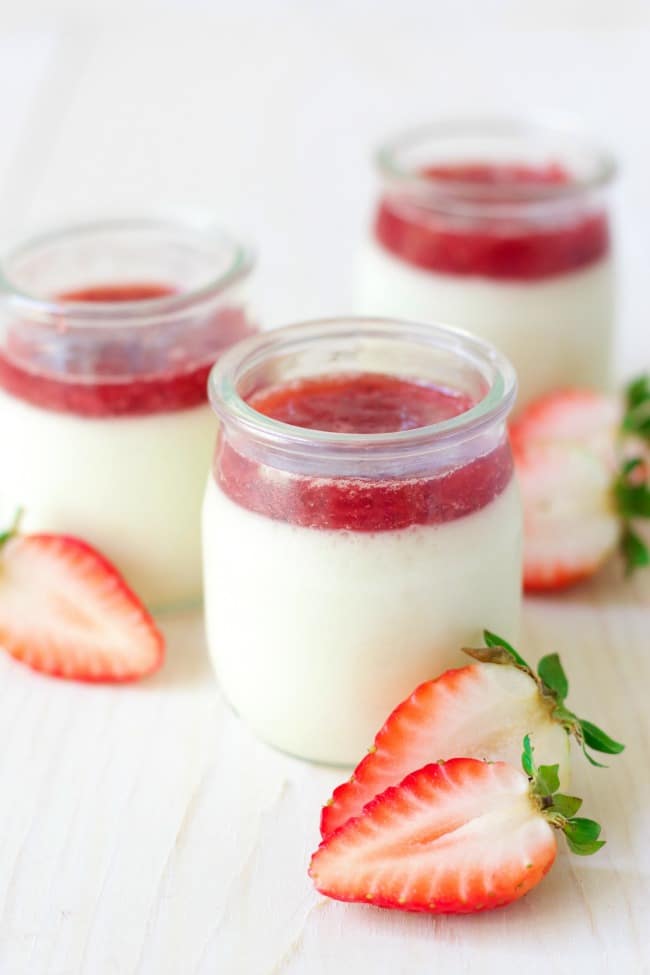 10 minute Strawberry Panna Cotta is so easy to make and it's absolutely delicious! This creamy, smooth, vanilla goodness with a naturally sweetened homemade strawberry topping is such a special treat! | deliciousobsessions.com