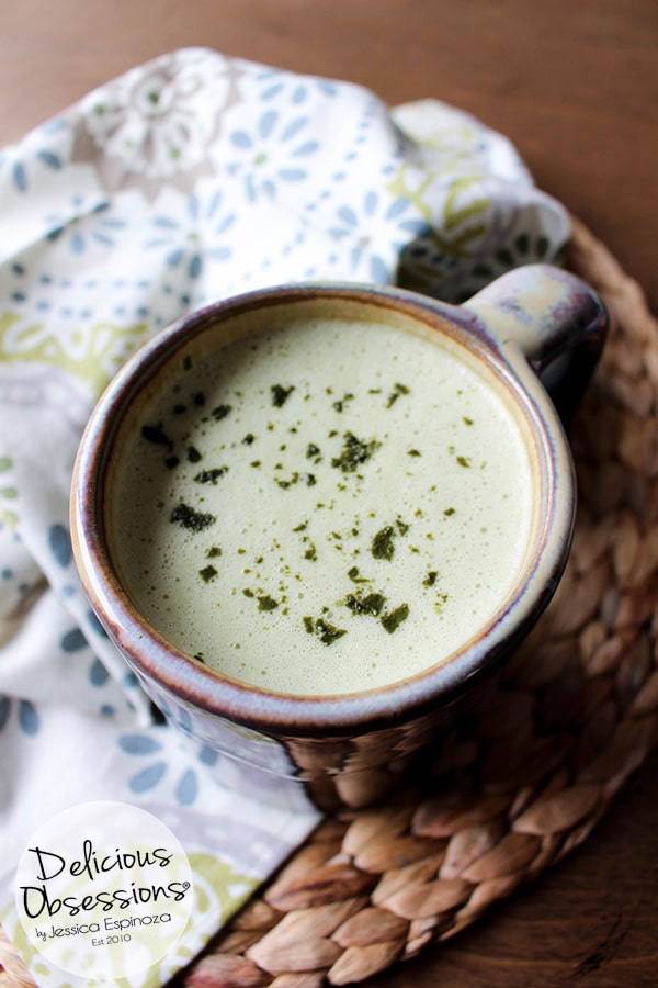 White Chocolate Matcha Latte :: Dairy-Free, Gluten-Free, Refined Sugar-Free, Low Carb, Real Food, Paleo // deliciousobsessions.com